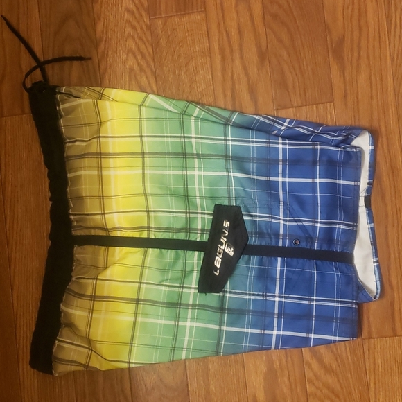 XL Mens Swim Trunks - Picture 2 of 3